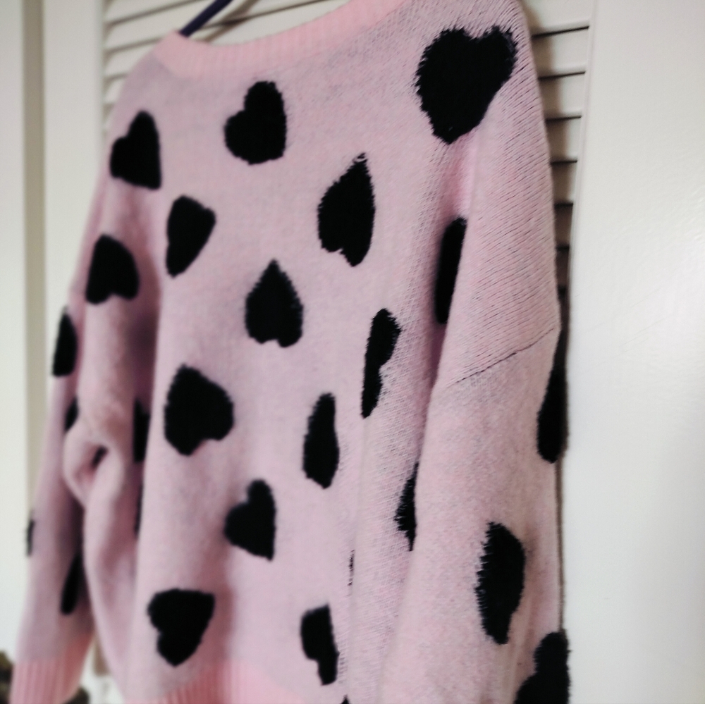 Torrid Women's Long Sleeve Pink  Sweater With Black Hearts Size 2x - Picture 5 of 9